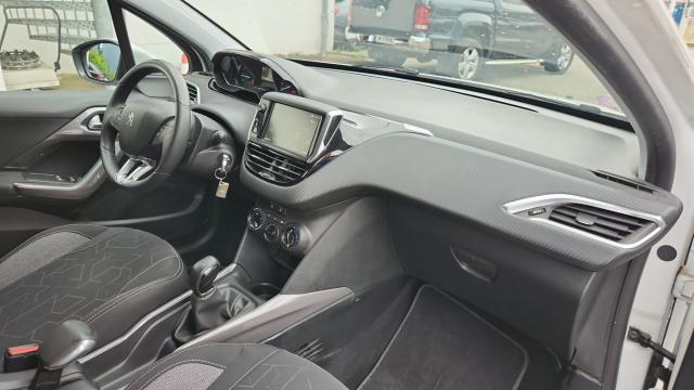 Peugeot 2008 image 9