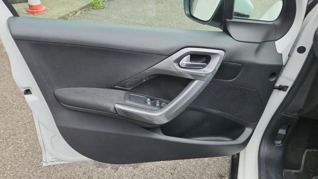 Peugeot 2008 image 7