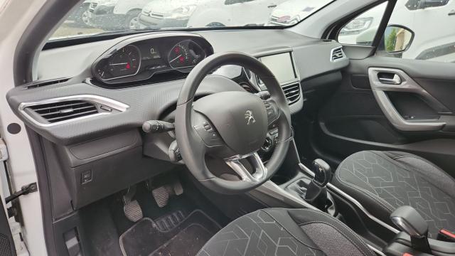 Peugeot 2008 image 2
