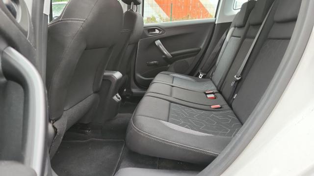 Peugeot 2008 image 6