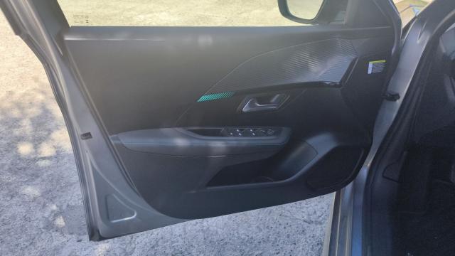 Peugeot 208 image 3