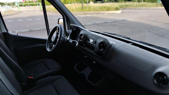 Mercedes Benz Sprinter image 1