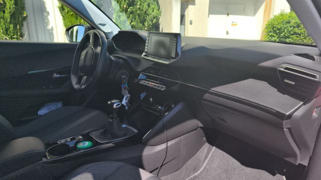 Peugeot 2008 image 8