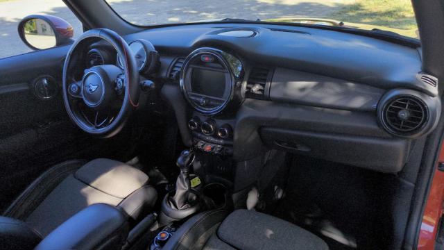Mini Cabrio image 2