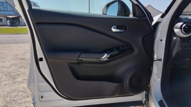 Nissan Juke image 6