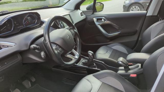 Peugeot 2008 image 2