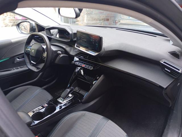 Peugeot 208 image 2