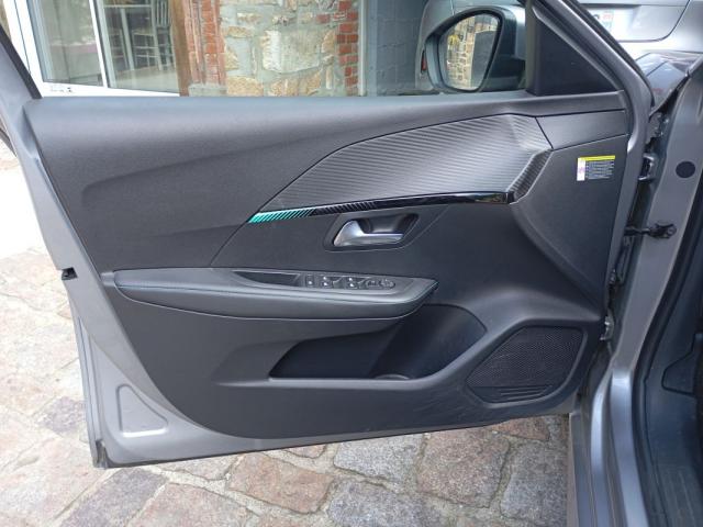 Peugeot 208 image 1