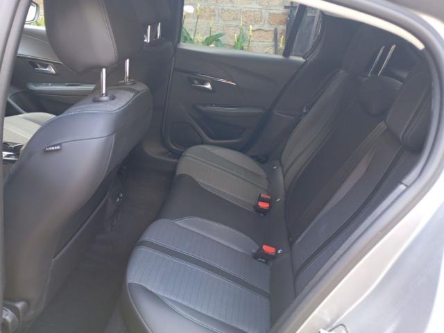 Peugeot 208 image 6