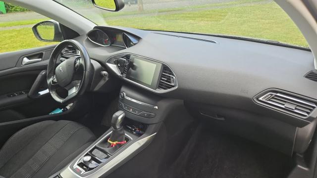 Peugeot 308 image 1