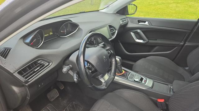 Peugeot 308 image 8