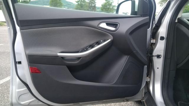 Ford Focus image 8