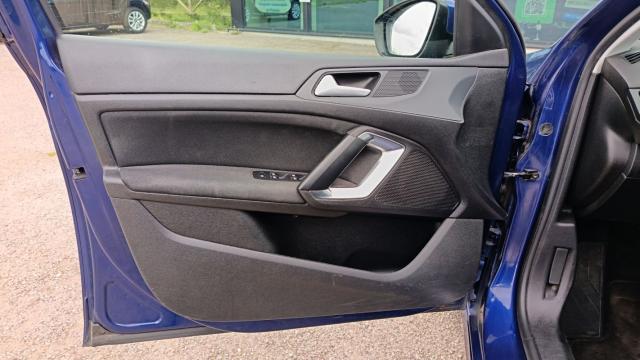 Peugeot 308 image 6