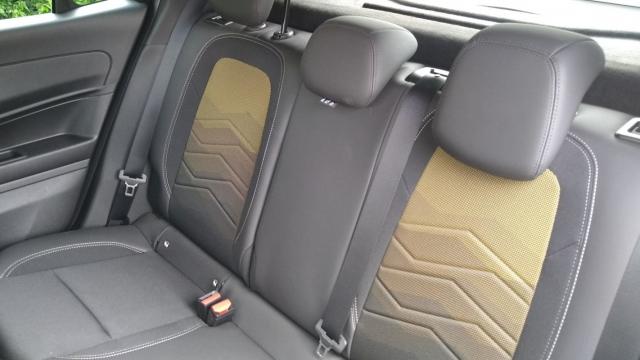 Jeep Avenger image 1