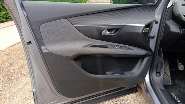 Peugeot 3008 image 2
