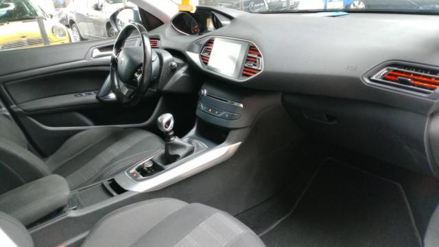 Peugeot 308 image 6