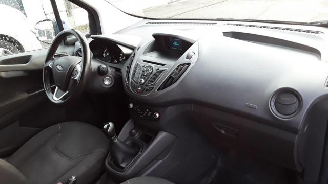Ford Transit Courier image 9