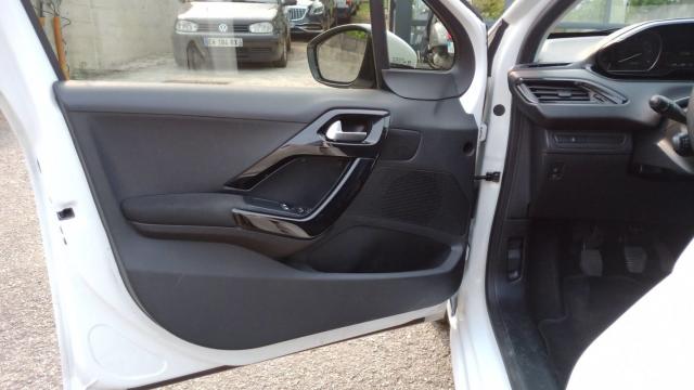 Peugeot 208 image 5