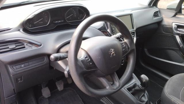 Peugeot 208 image 6