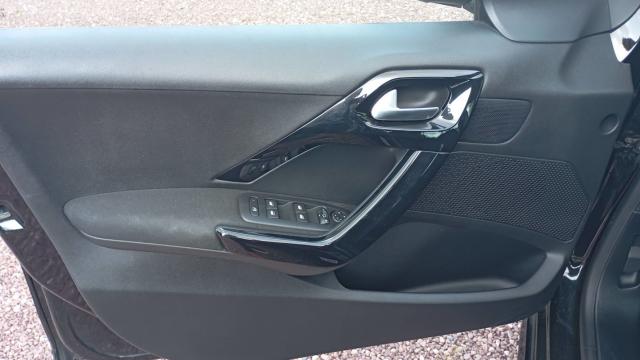 Peugeot 208 image 9