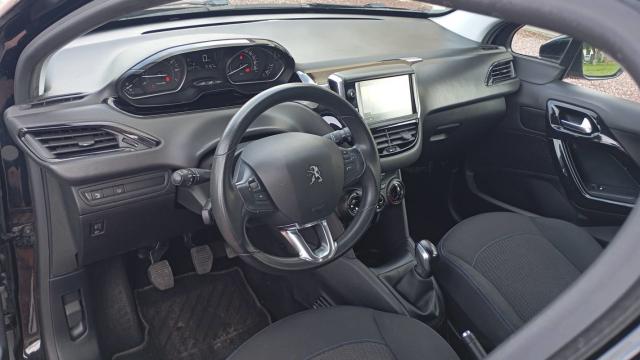Peugeot 208 image 3