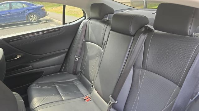 Lexus Es image 2