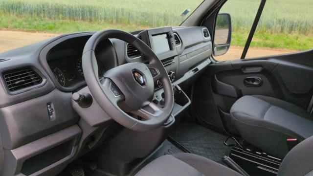 Renault Master image 2
