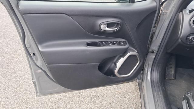 Jeep Renegade image 9