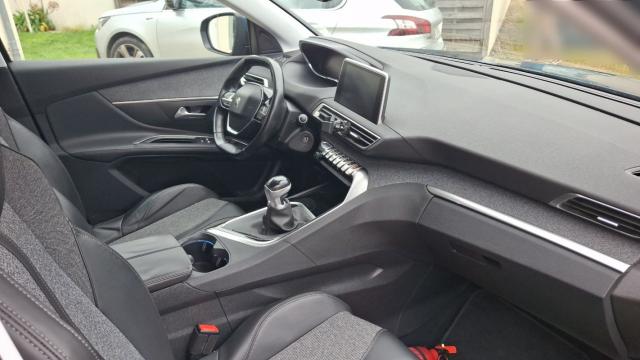 Peugeot 5008 image 2