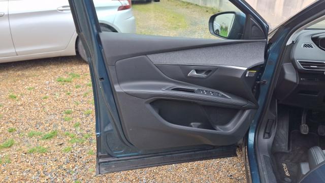 Peugeot 5008 image 1