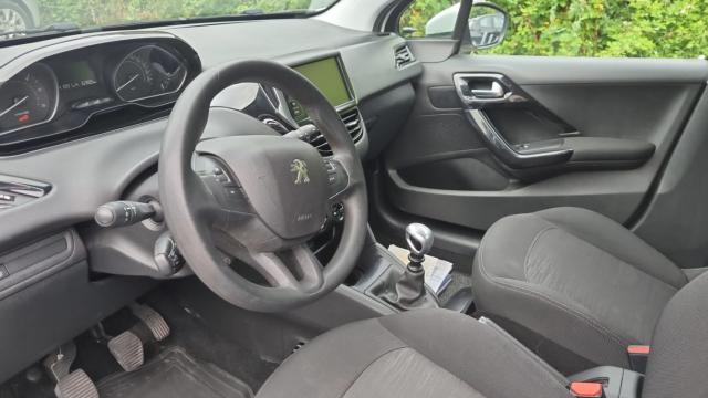 Peugeot 208 image 7