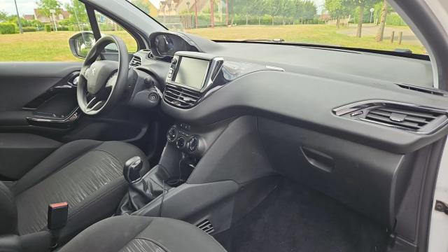 Peugeot 208 image 6