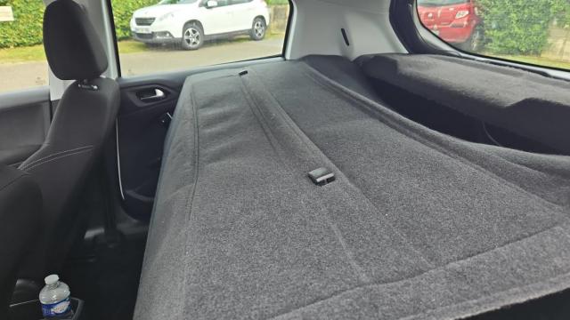 Peugeot 208 image 8