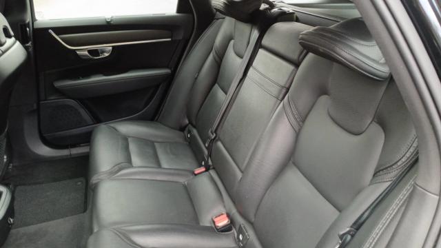 Volvo V90 Cross Country image 1
