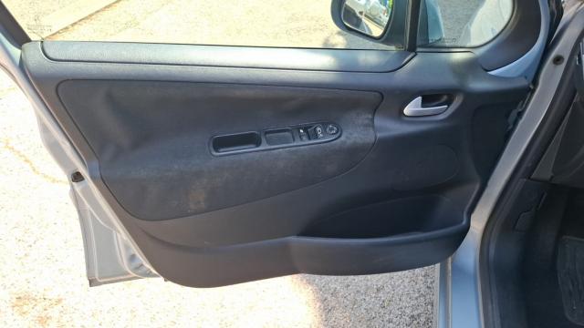 Peugeot 207 image 8