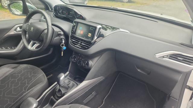 Peugeot 2008 image 8