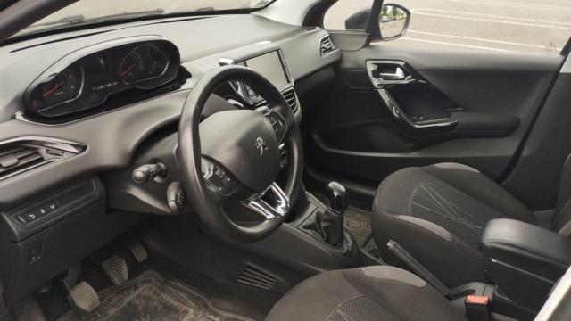 Peugeot 208 image 1