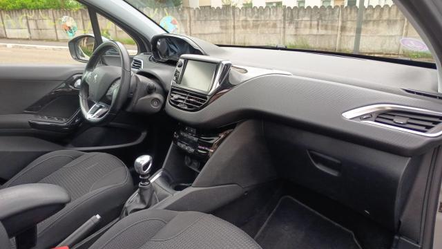 Peugeot 208 image 3