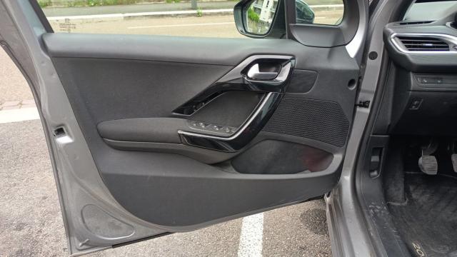 Peugeot 208 image 9