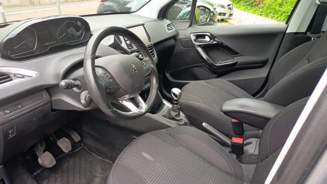 Peugeot 208 image 7