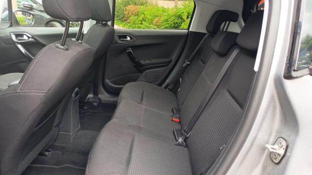 Peugeot 208 image 8