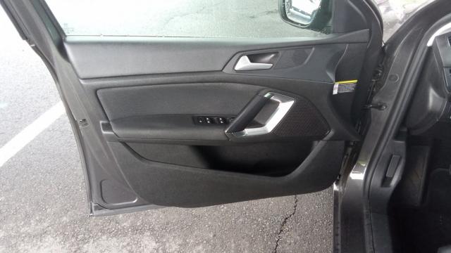 Peugeot 308 image 8