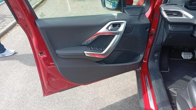 Peugeot 2008 image 1