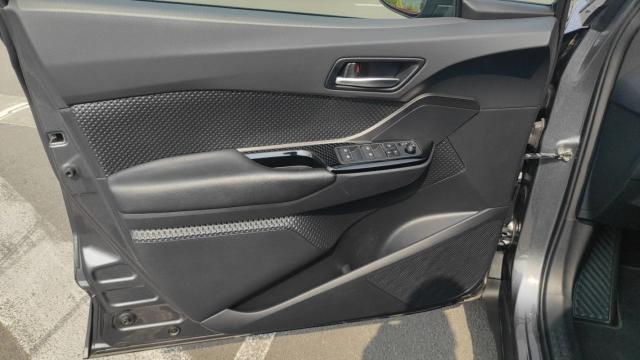 Toyota C-Hr image 9