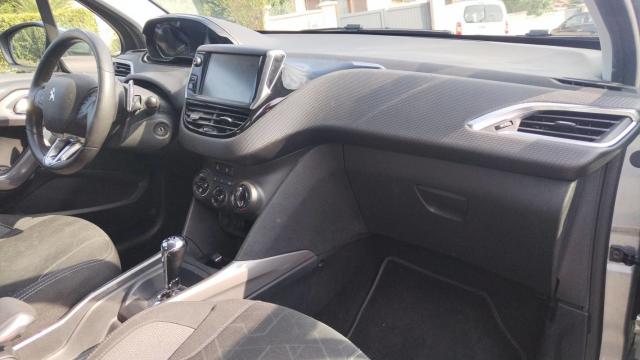 Peugeot 2008 image 2