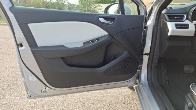 Renault Clio image 9