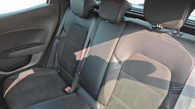 Renault Clio image 2