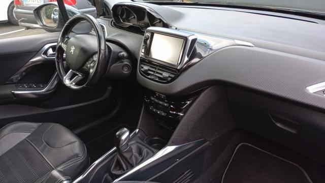 Peugeot 2008 image 2
