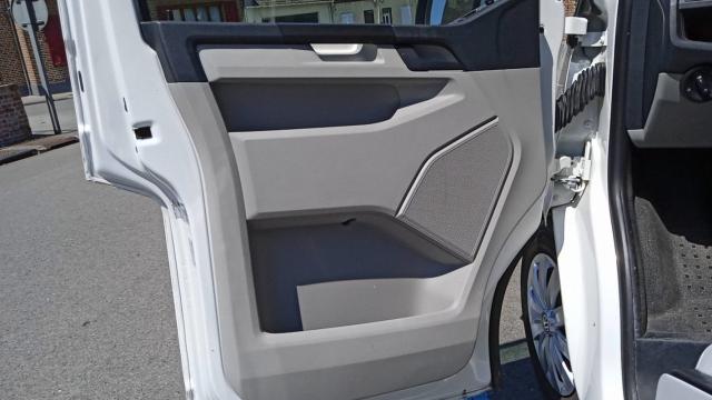 Volkswagen Multivan image 6