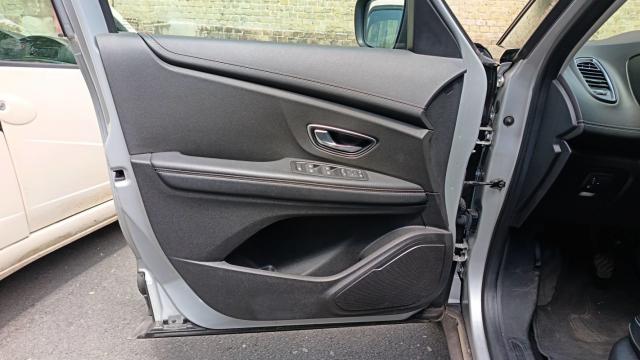 Renault Scénic image 2